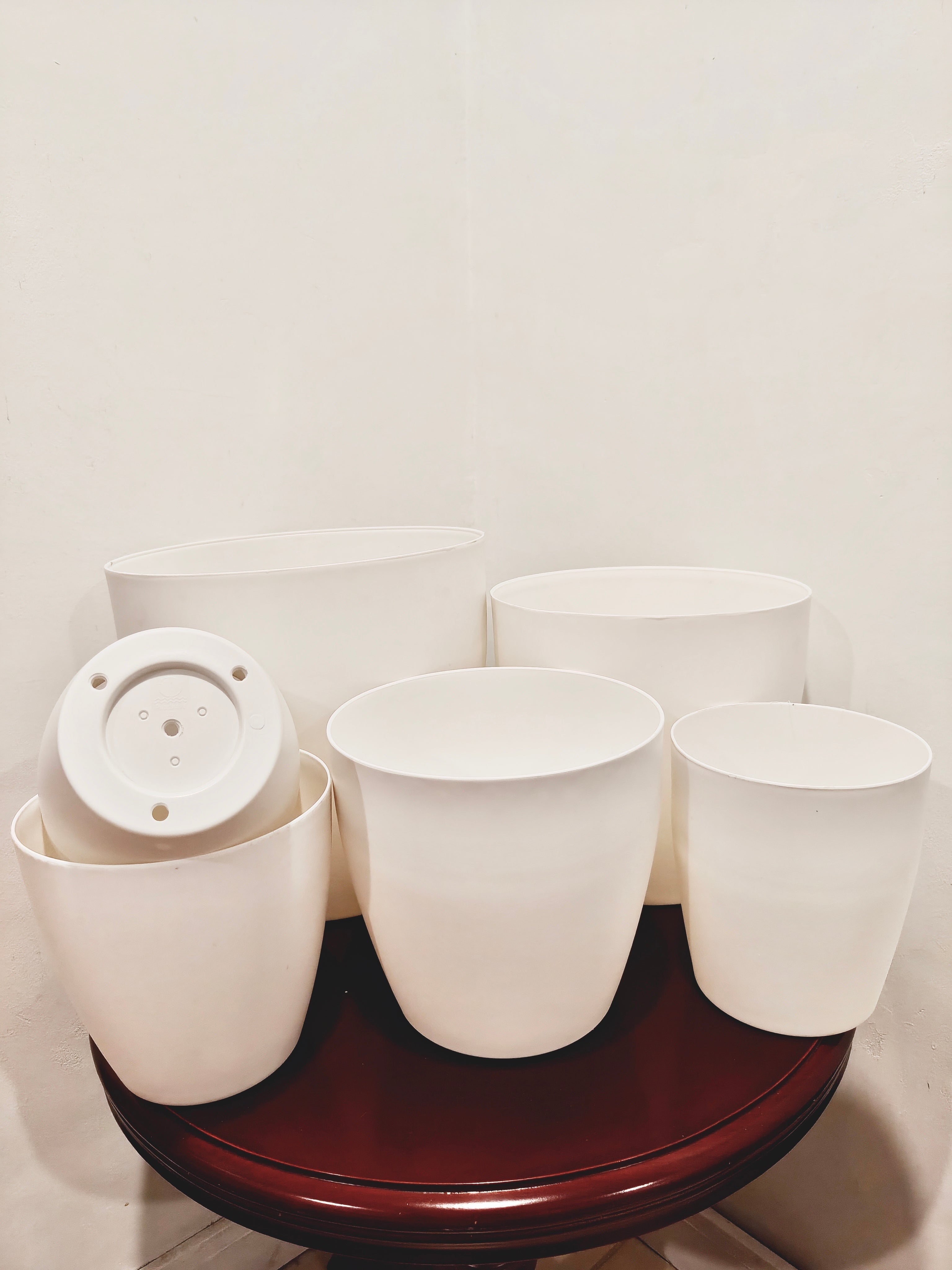 white-pearlwave-pots-portrait